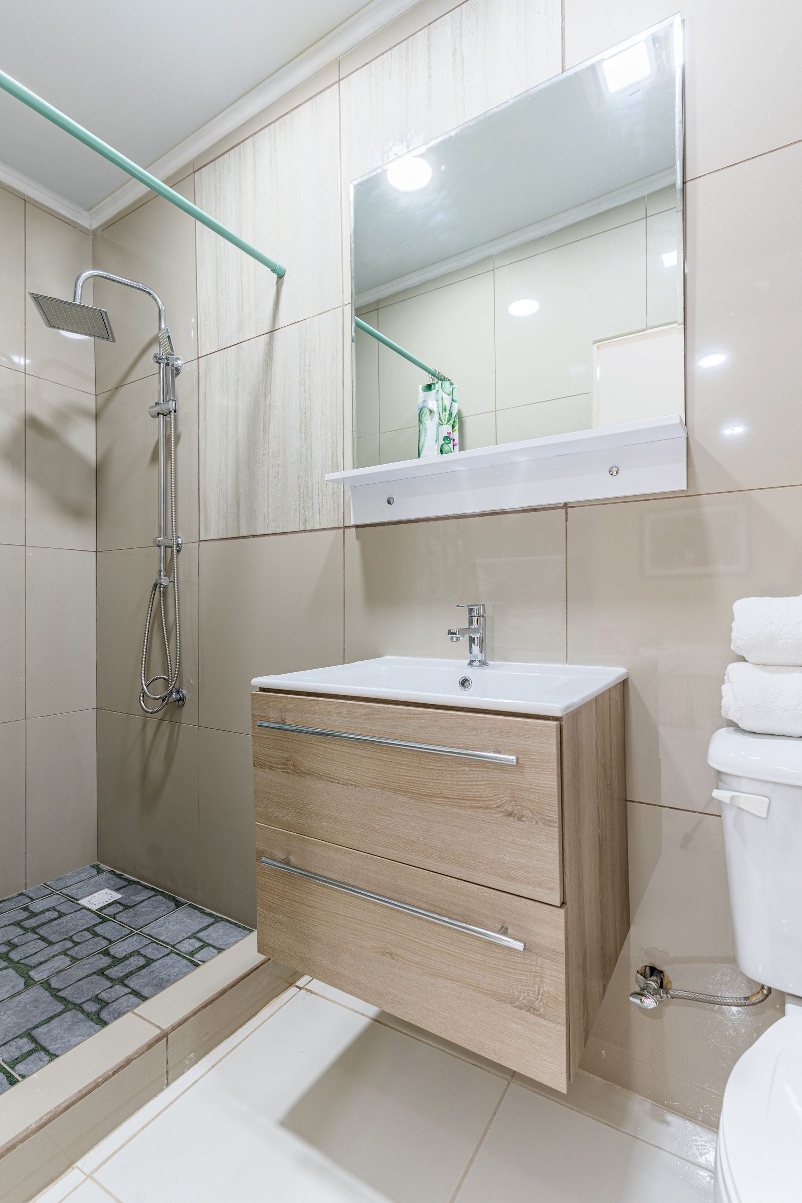 Apartment 5 · bathroom