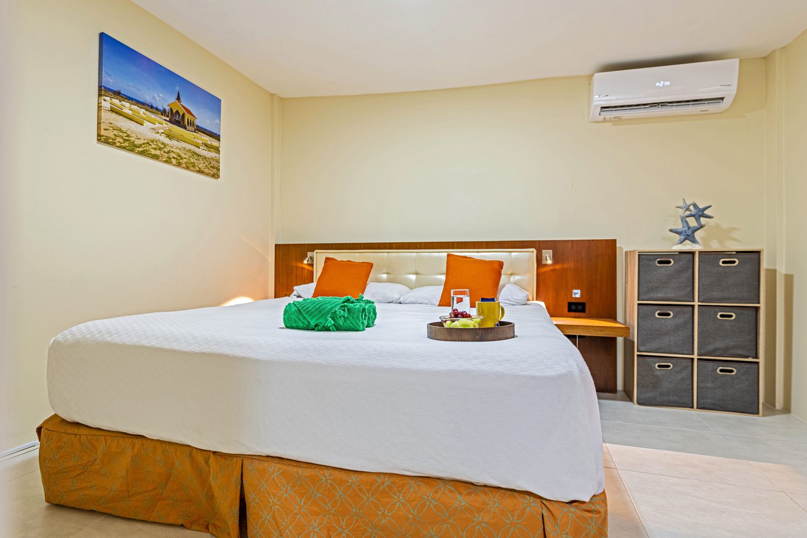 Apartment 6 · king bed