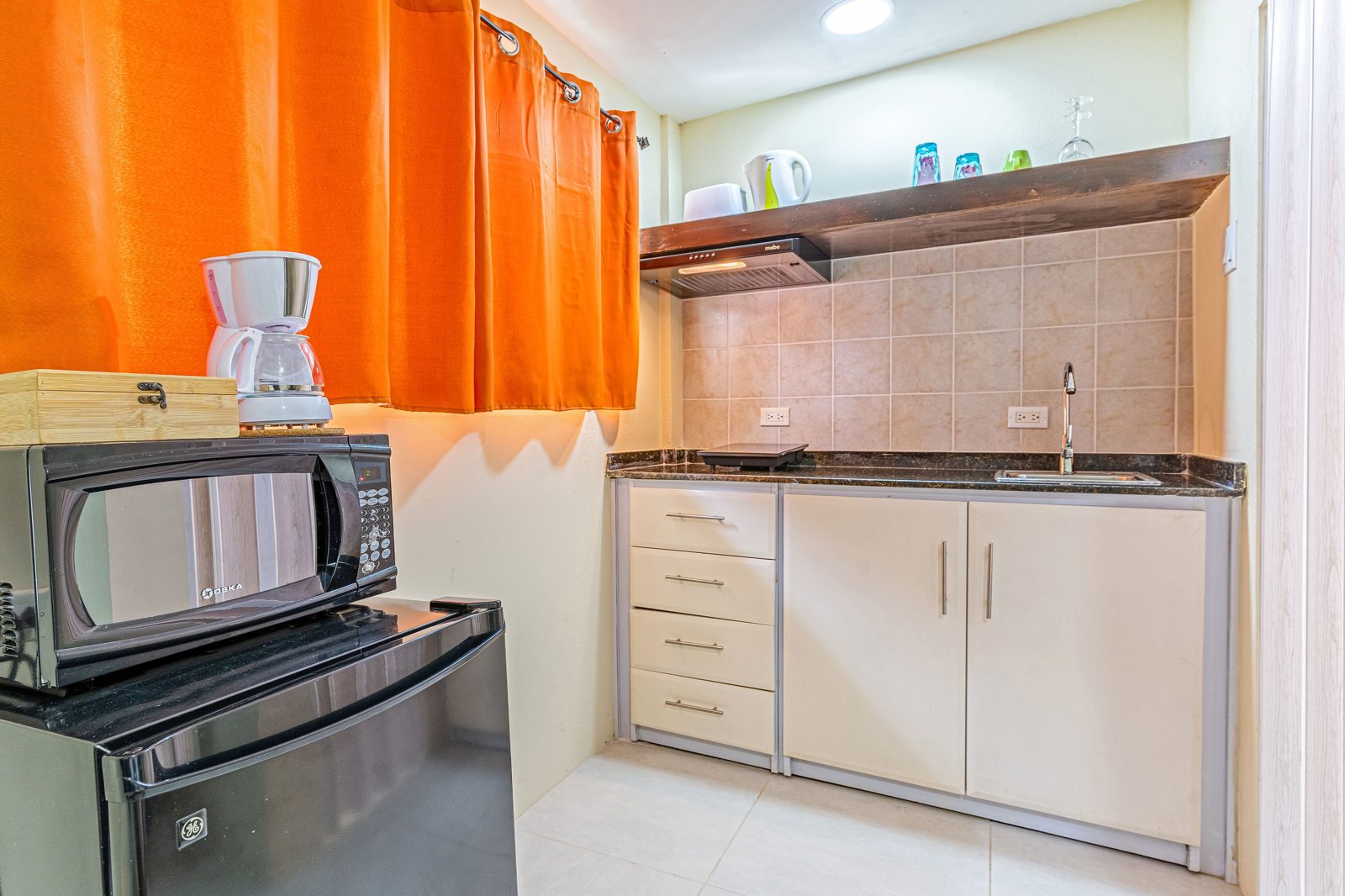 Apartment 6 · kitchenette