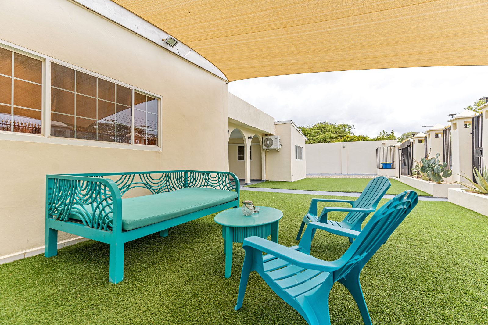 Shared garden lounge